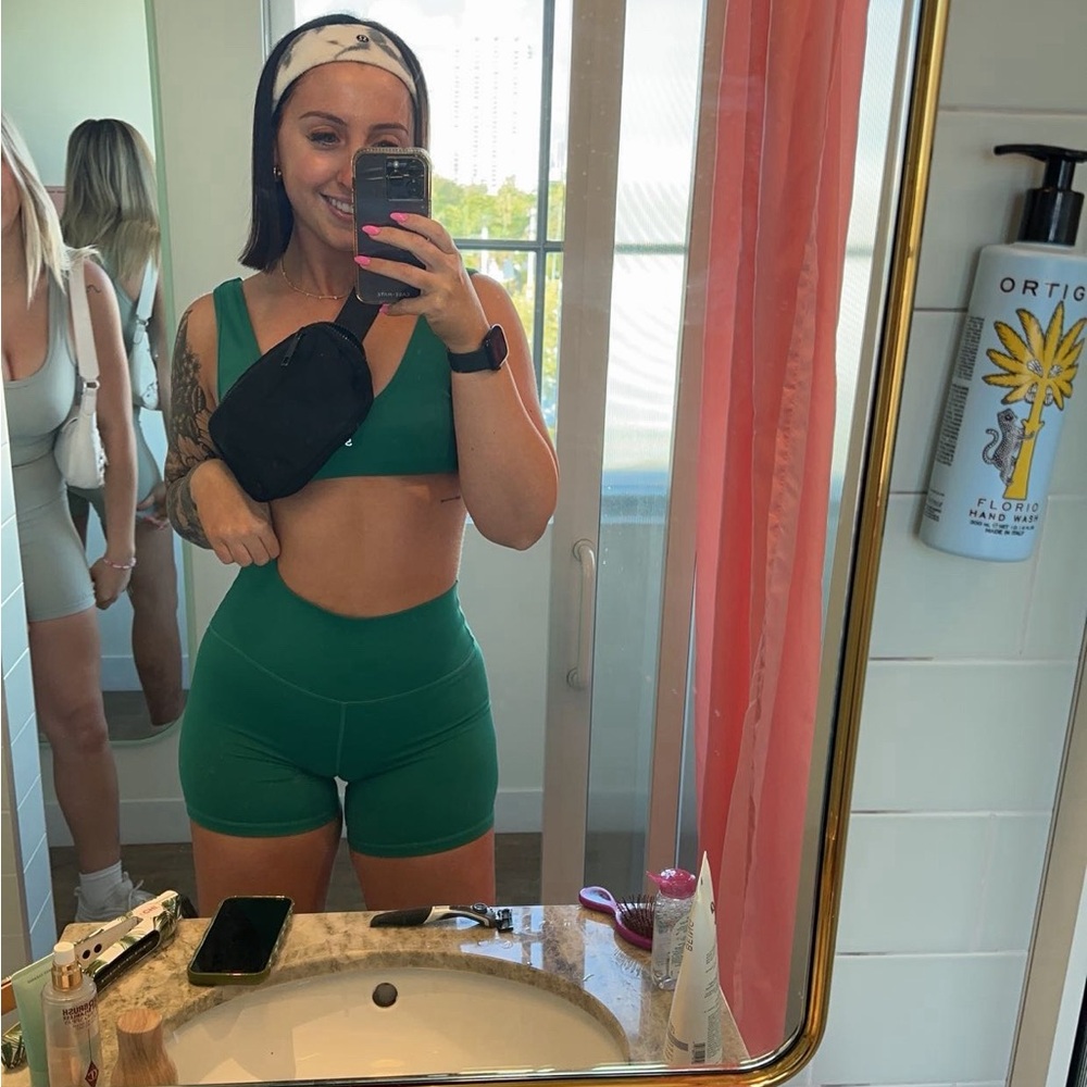 SET Activte shorts and sports bra